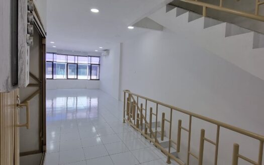 Jual RUKO LUX BTC KEBONJATI 4LT