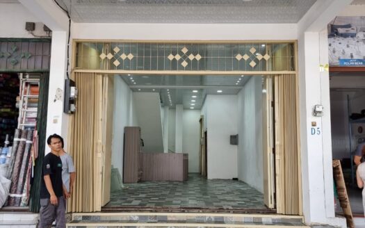 Jual RUKO LUX BTC KEBONJATI 4LT